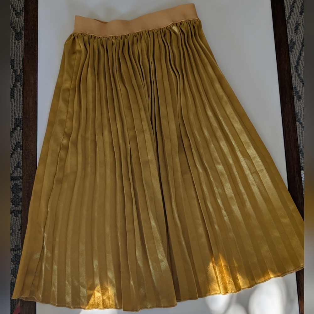 Shiny Gold Pleated Midi Skirt